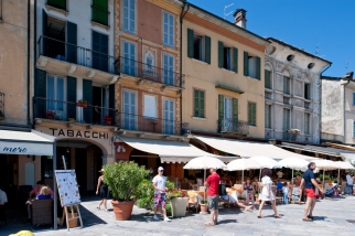 Cannobio: Der Platz zwischen Stadt und See ist immer belebt.